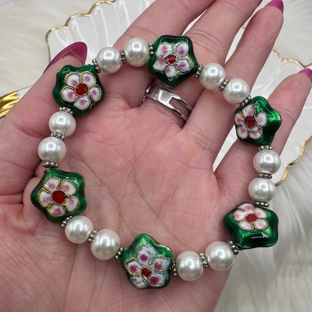 Vintage Floral Green and White Beaded Bracelet